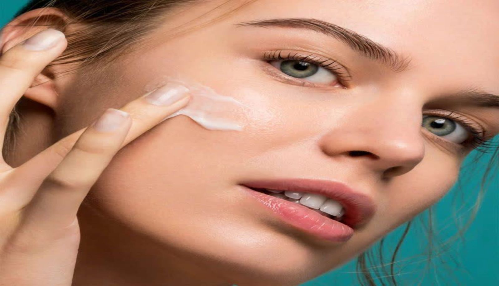 آبرسان یا مرطوب‌کننده؛ کدام برای پوست شما مناسب‌تر است؟