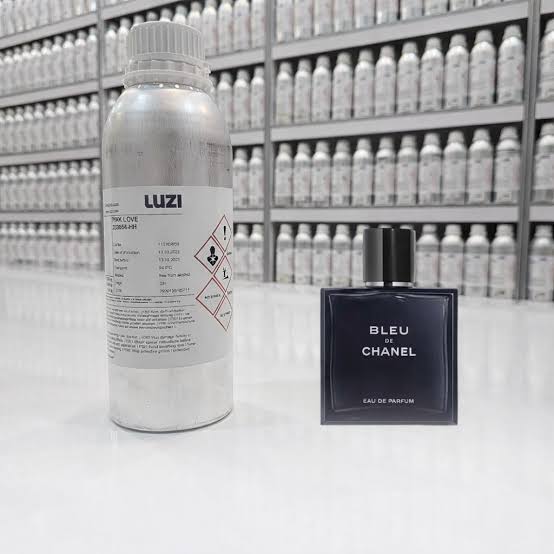 اسانس عطری بلو د شنل (Bleu de Chanel) اسانس عطری بلو د شنل (Bleu de Chanel)